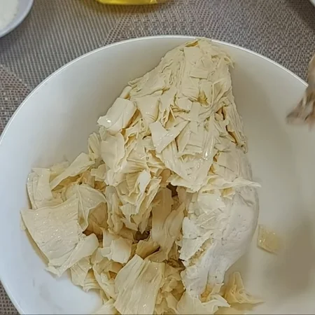 Bước 2 Trộn "thịt cá" Cá thu chay